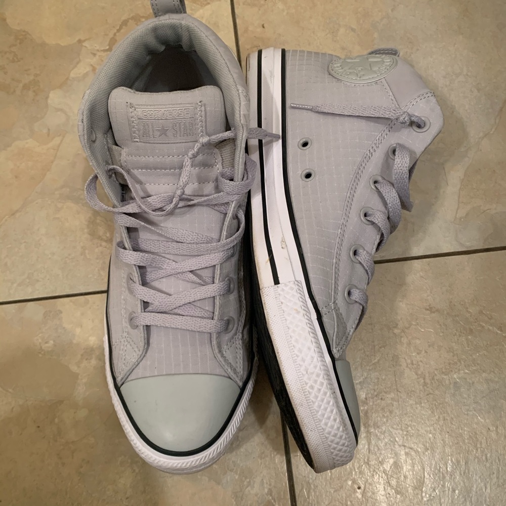 Men’s size 10 light grey high top Converse